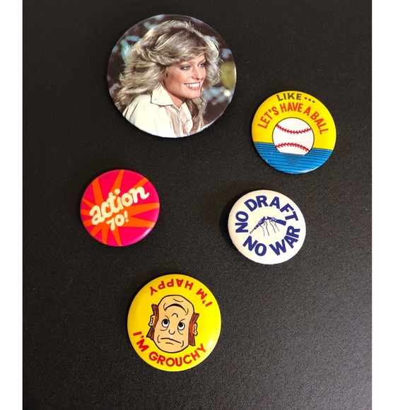 Accessories - Vintage Buttons 5 pieces 60s 70s Farrah Fawcett